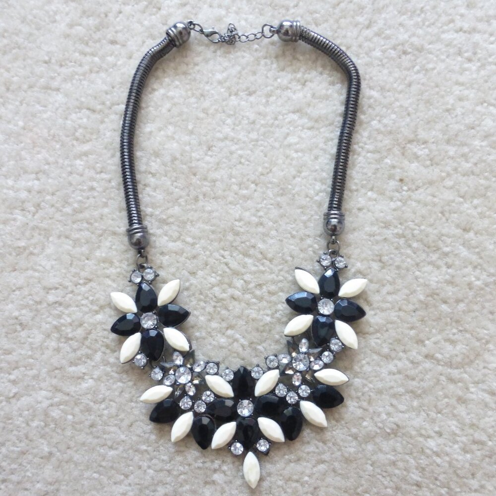 Black and white flowers statement necklace